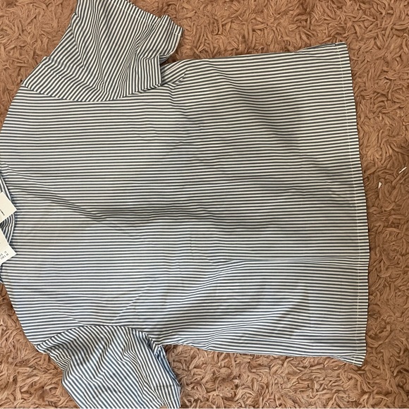 Abercrombie and Fitch - Picture 4 of 5